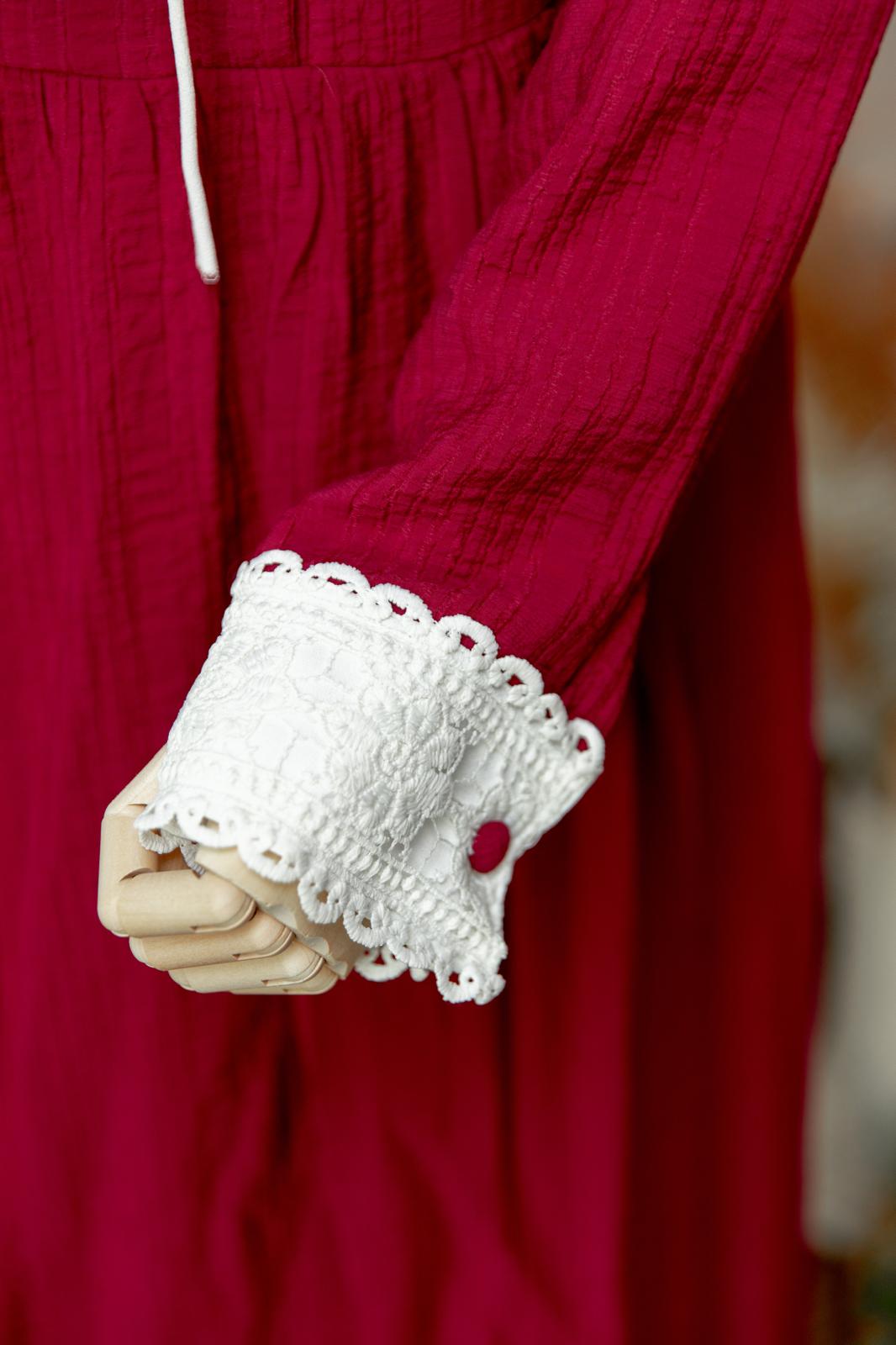 فستان مميّز مع ياقة دانتيل - اطلبي اكبر بنمرة.